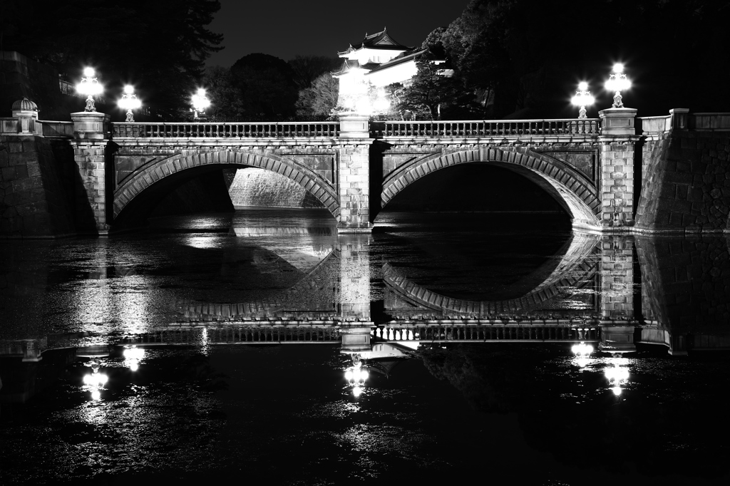 【静寂の皇居正門石橋】