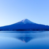 鏡に映った富士山
