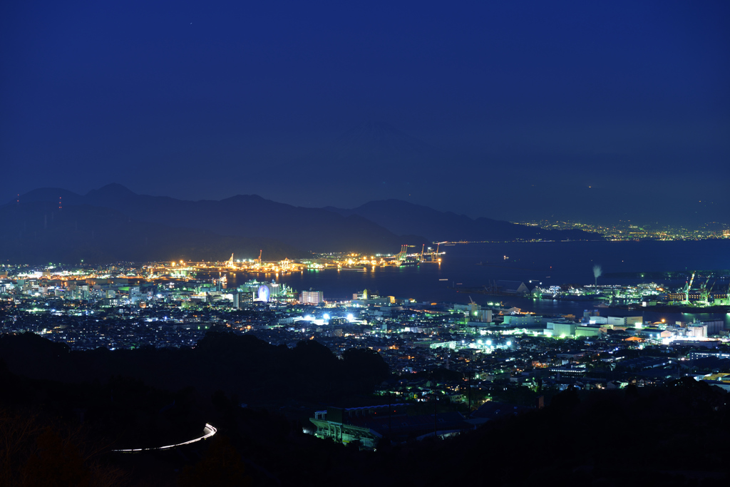 富士山と清水の夜景