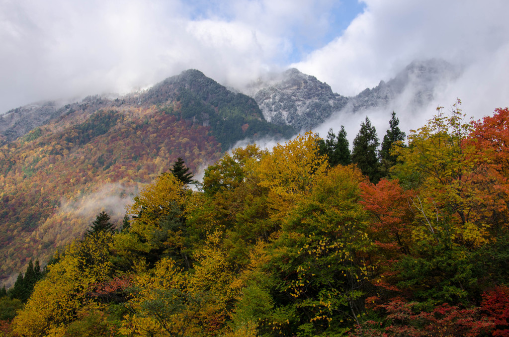 紅葉と錫杖岳