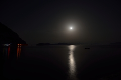 月夜の的場海岸