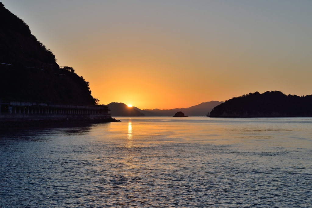 的場海岸　日の出