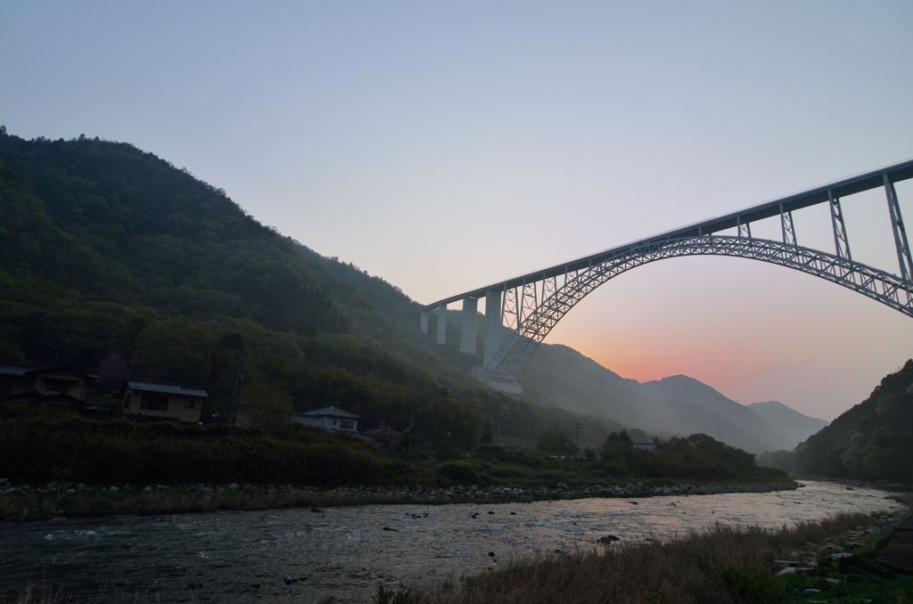 朝の空港大橋