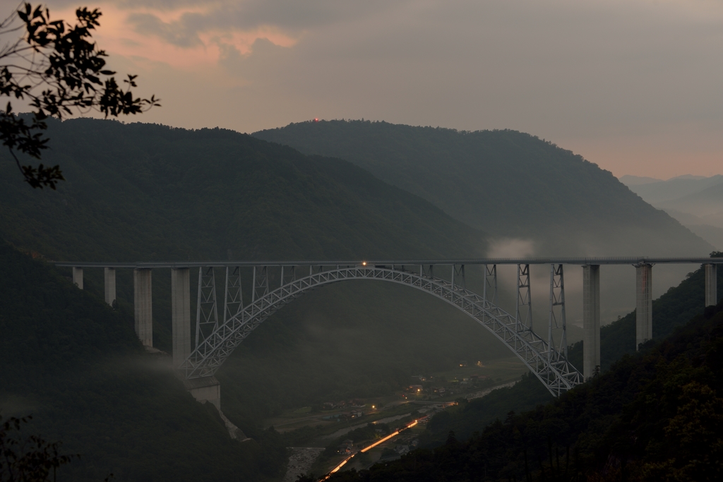 日没後の空港大橋