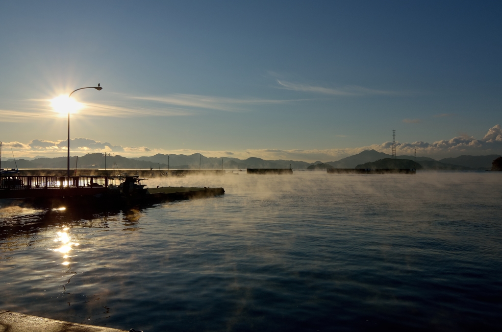 冬の朝の吉名漁港