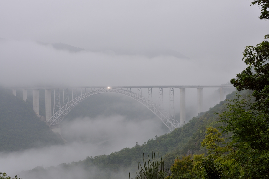 霧の空港大橋１