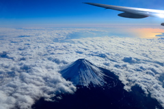 あたまを雲の上に出し