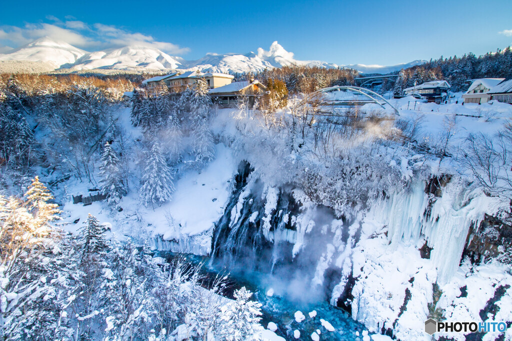 美瑛の絶景【十勝岳と白ひげの滝】