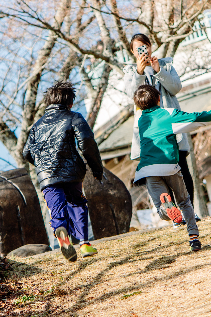 大好きなママへ向かって競争だ！
