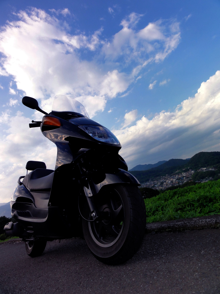 愛車と空と田舎道