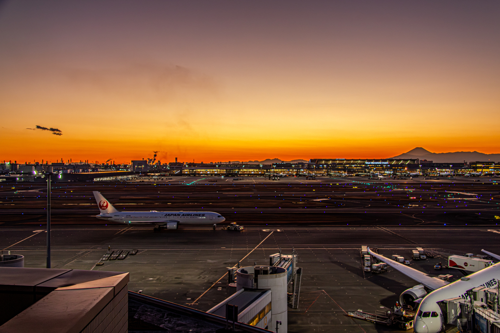 東京国際空港の夕焼け