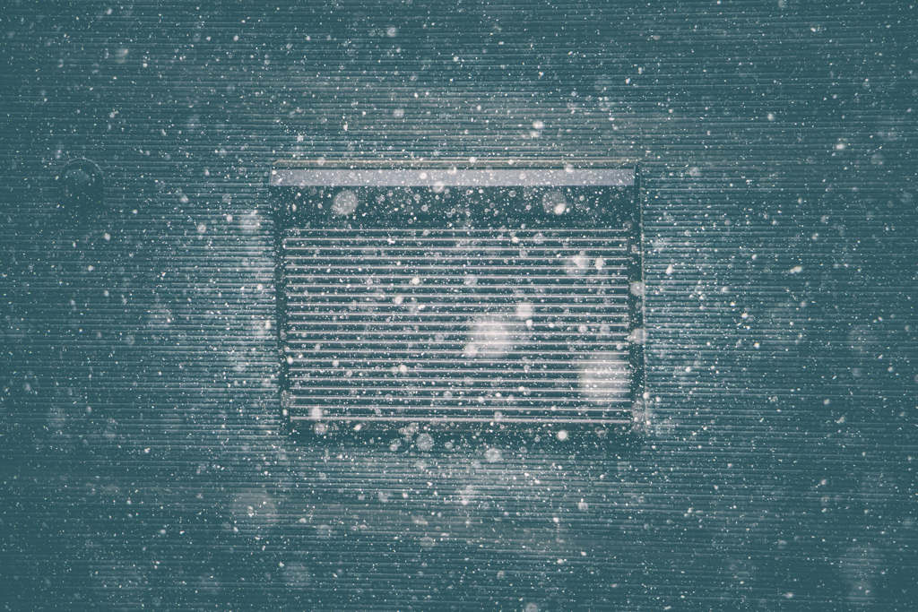 深海に浮かぶ雨戸？