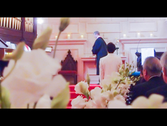 新郎が新婦を待つ刹那の時間・・・その表情やいかに?