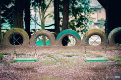 神社のブランコ