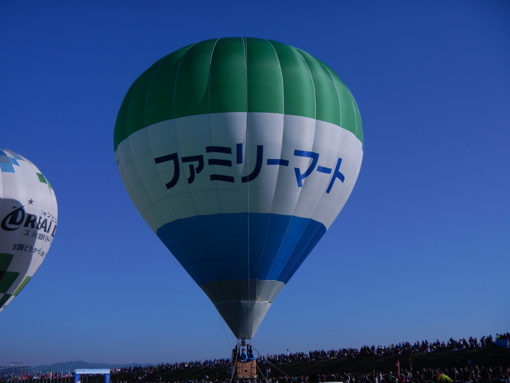 ファミリーマートの熱気球