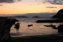 日の出前の漁港(2)