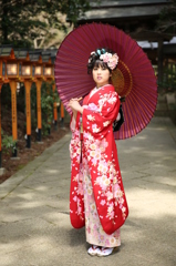 目線は大人びて