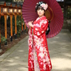 目線は大人びて