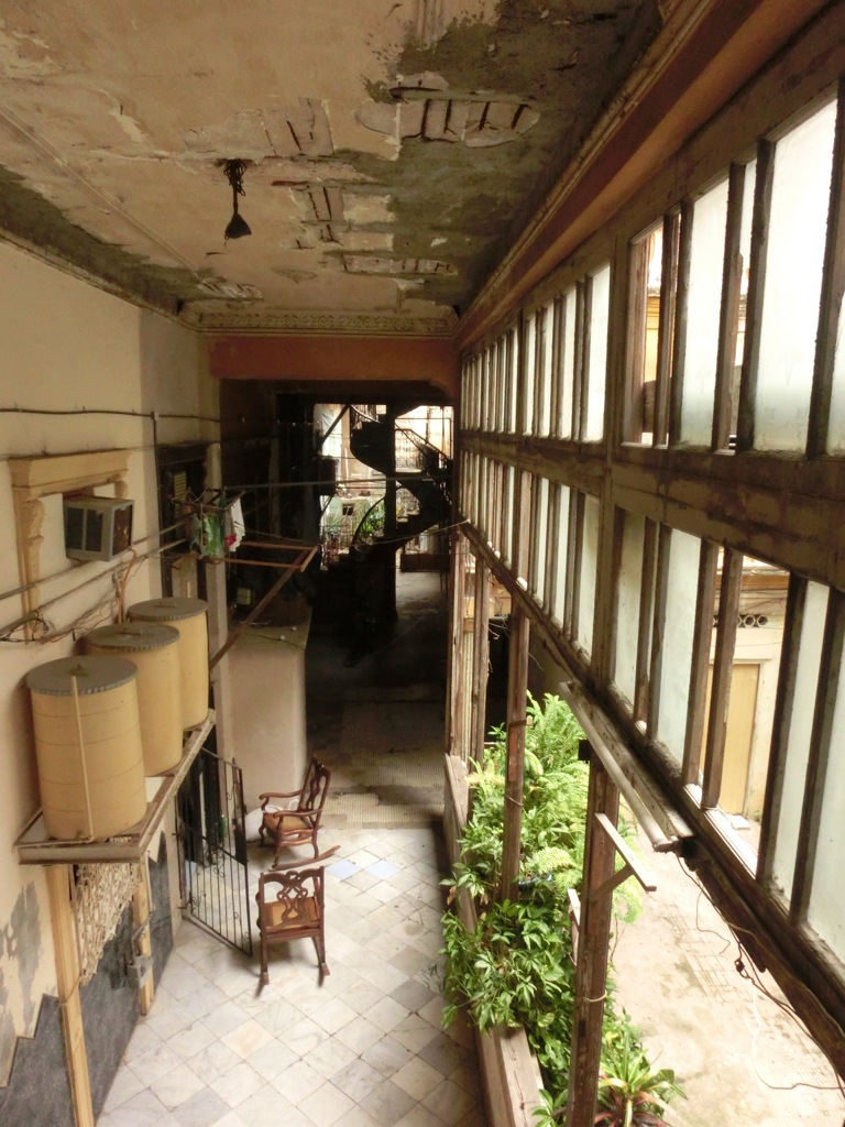 静か