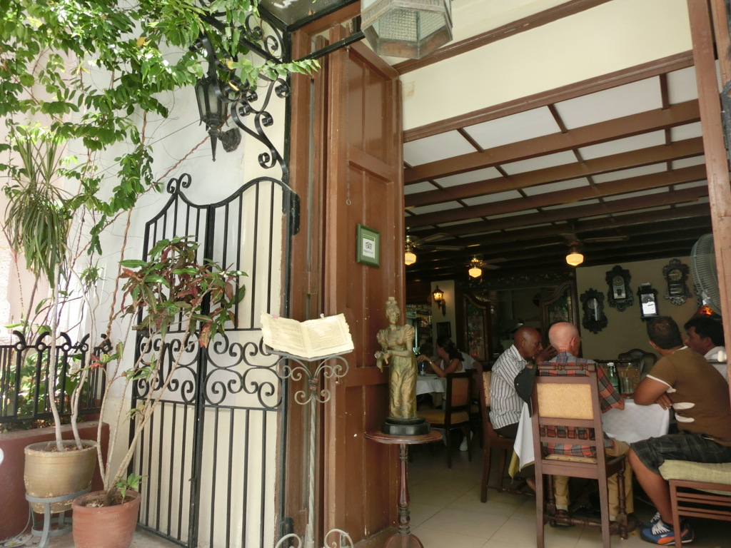 おいしいお店に人は集う