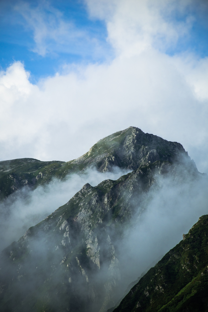 雲の中の龍王岳