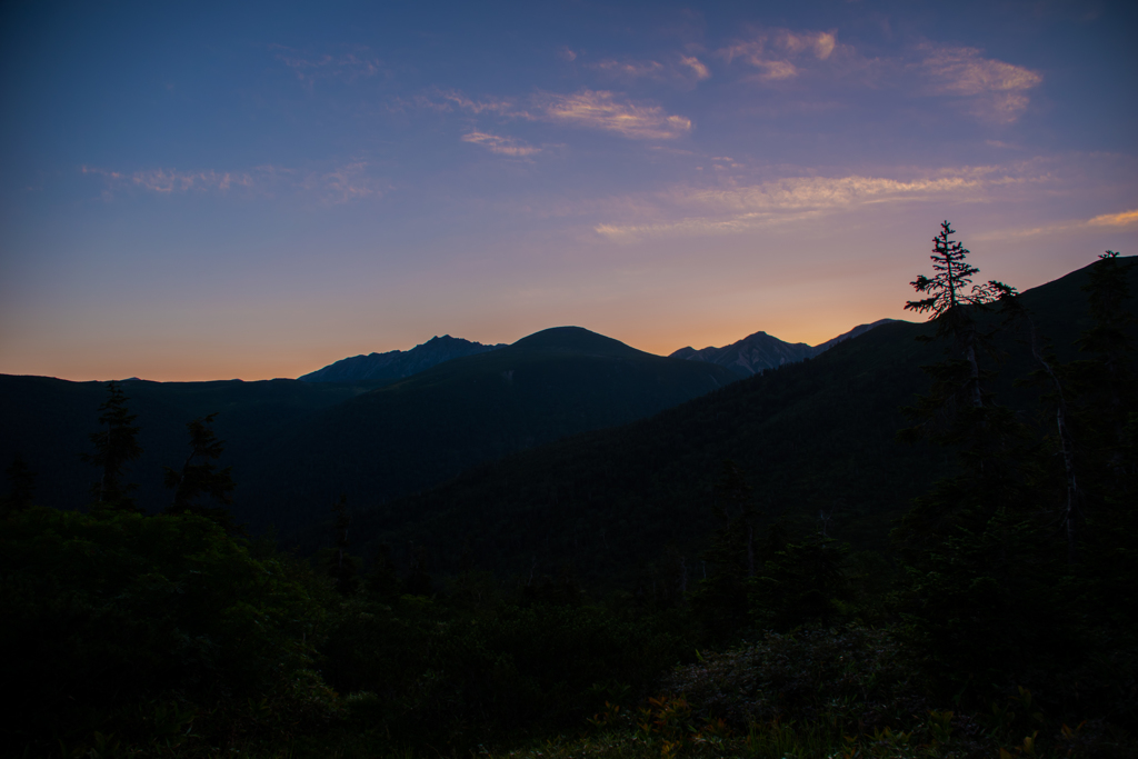 山々の朝