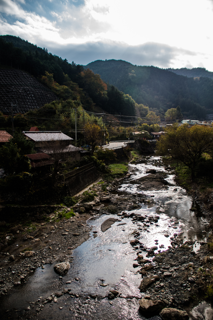 川面輝く