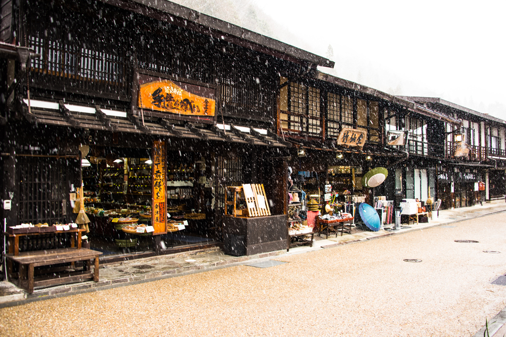 雪の奈良井宿