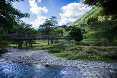 吊り橋のある風景