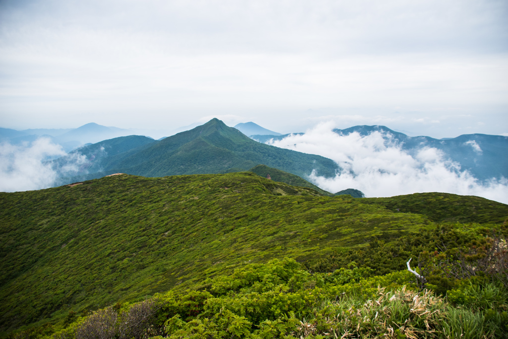 三本鎗岳の山頂から