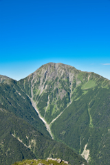 青空の中の北岳