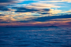 雲の色と空の色