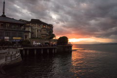 夕暮れの弁天橋にて