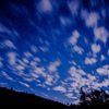 夜空を流れる雲たち