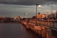 夕陽に染まる弁天橋 夕陽に染まる弁天橋