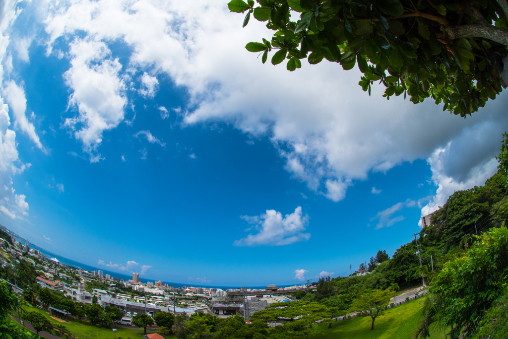 沖縄の空と海