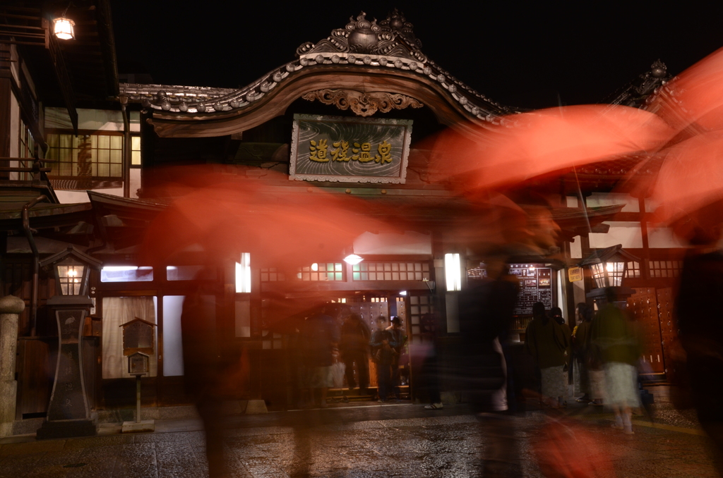 行き交う人々～道後の夜Ⅰ