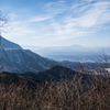 武甲山と両神山と秩父の街と