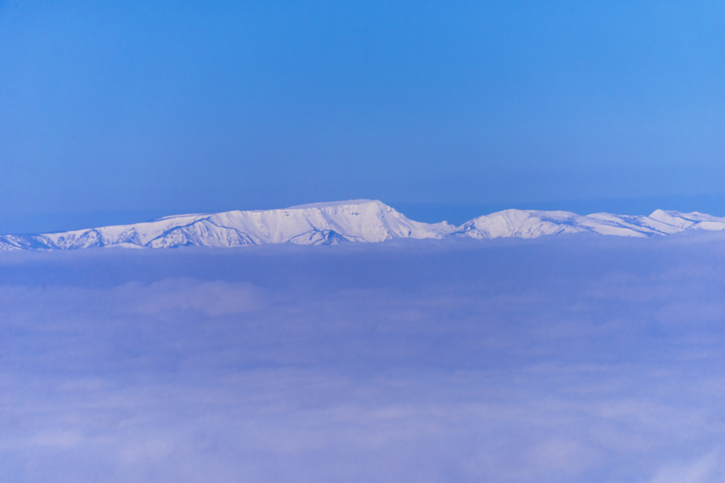 雪の苗場山