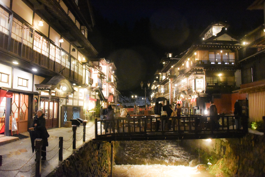 雨の夜の銀山温泉