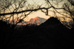 朝陽に照らされる甲斐駒ヶ岳