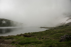 雲の中の大池