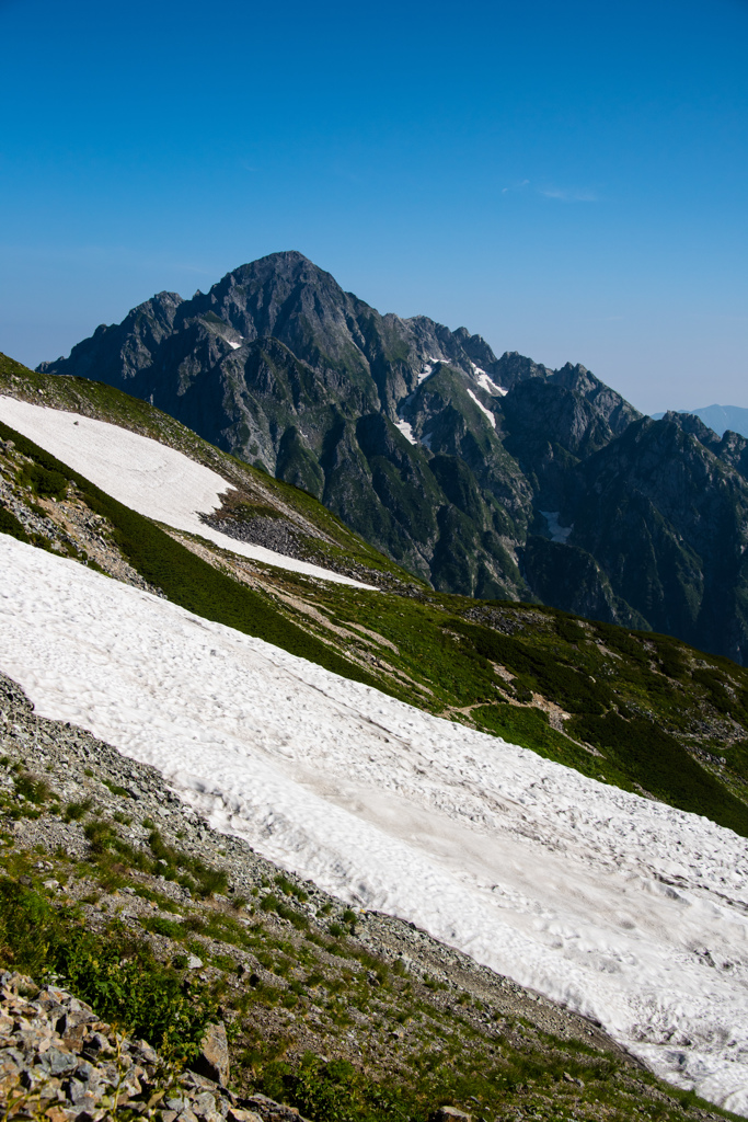 雪渓と剱岳