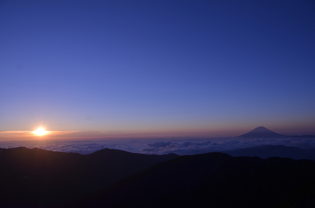 朝が来たりて夜は去りぬ