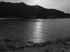 モノクロの夕日
