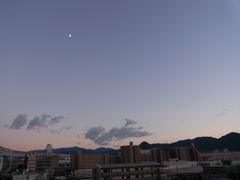 月と夕日