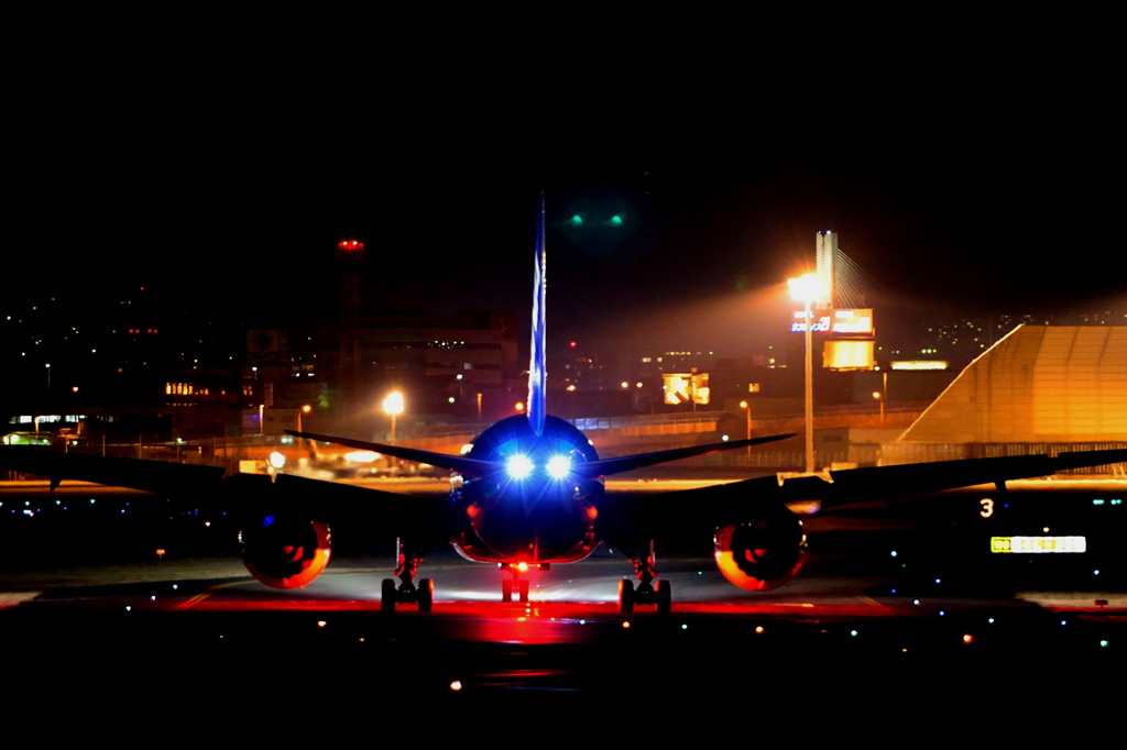 夜の空港