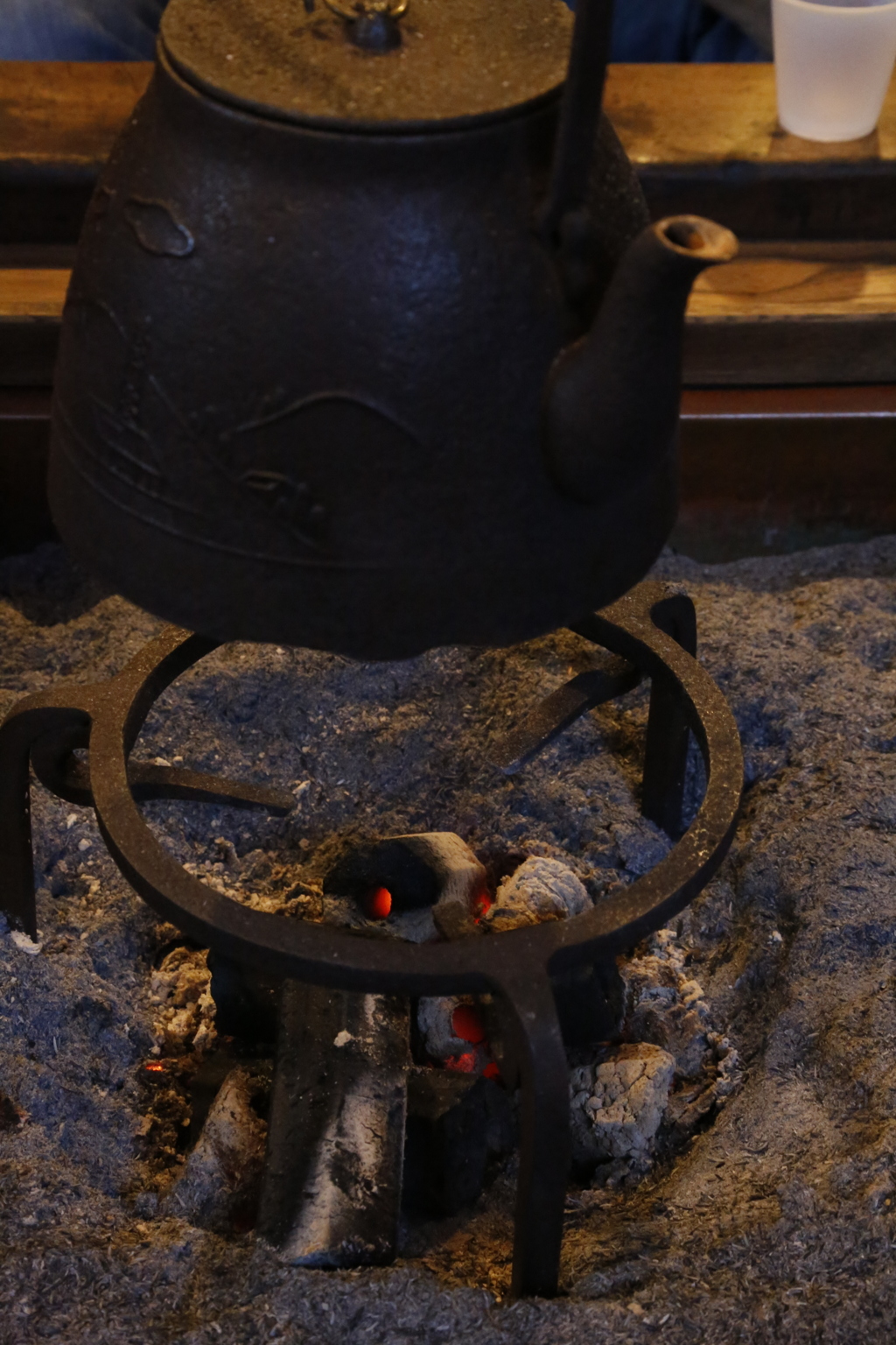 囲炉裏と鉄瓶