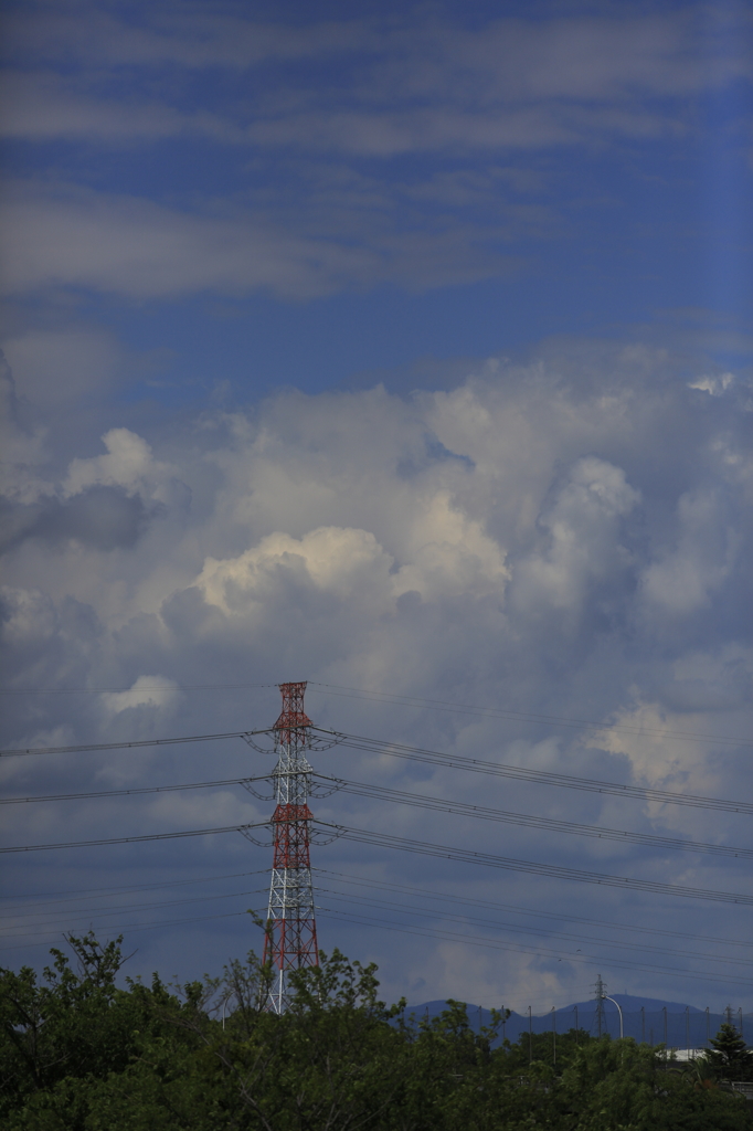 雲と鉄塔