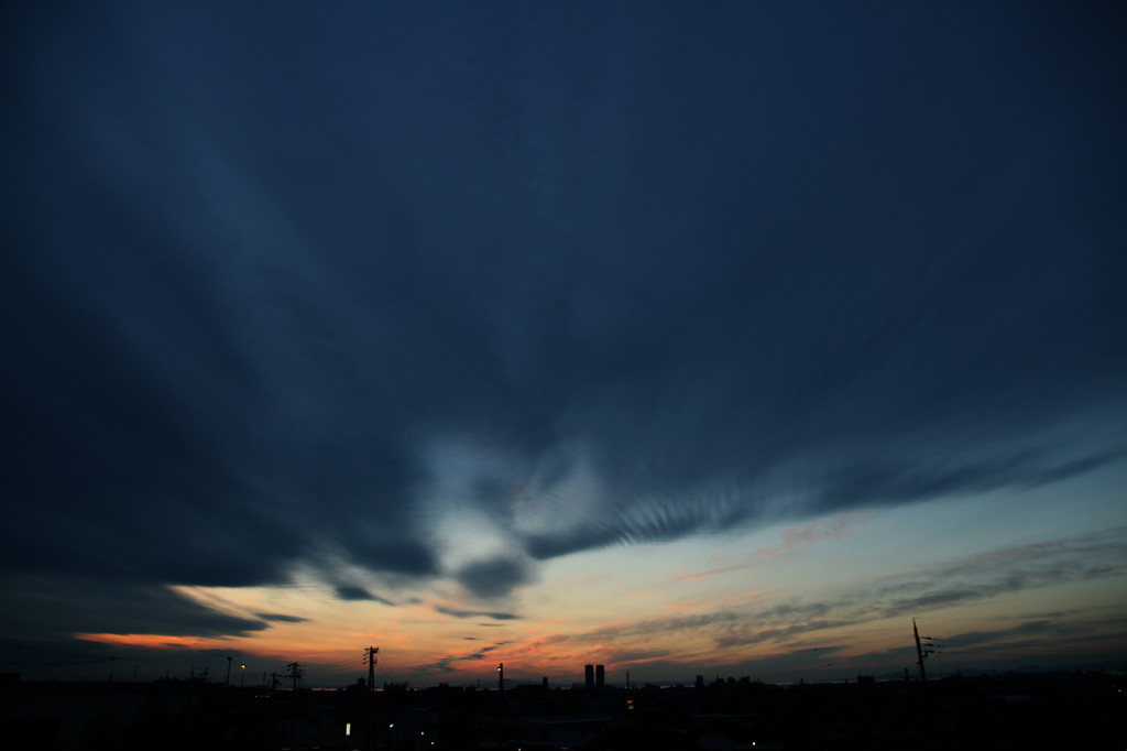 縞模様の空